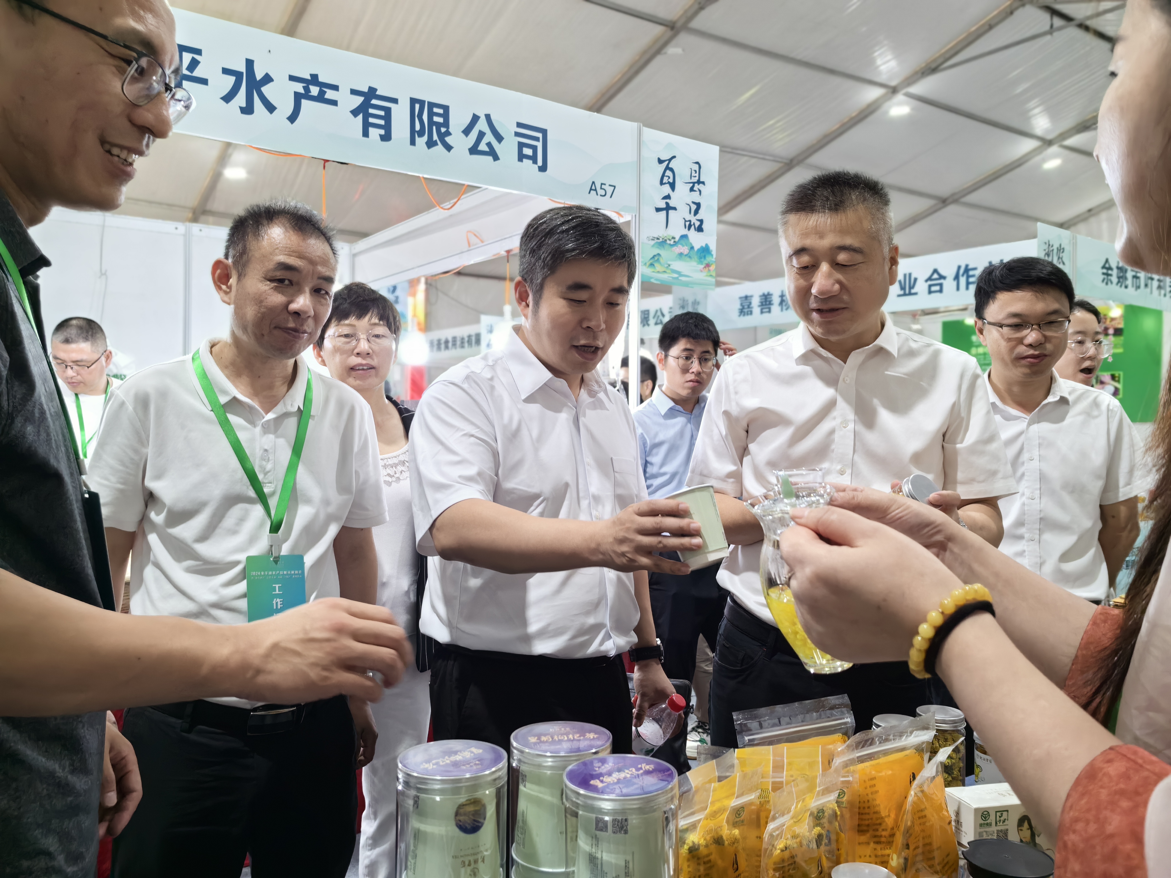 2024金平湖展銷會平湖市市長，農(nóng)業(yè)農(nóng)村局局長，平湖供銷社主任，省農(nóng)產(chǎn)品綠色發(fā)展中心主任蒞臨現(xiàn)場